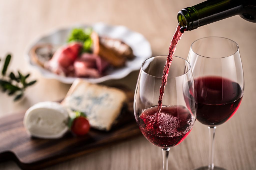 Breastfeeding diet 101: 10 foods to avoid while breastfeeding - alcohol drinks